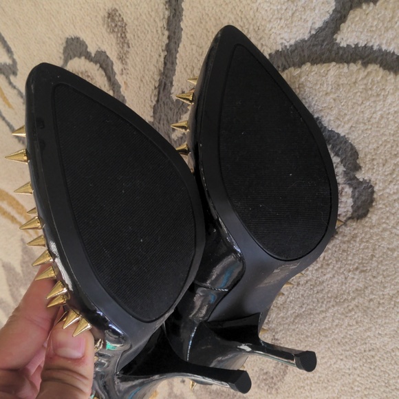Spiked heels - Picture 2 of 3